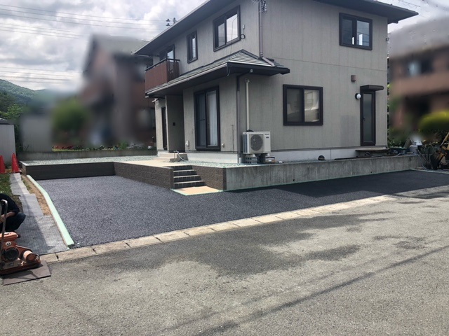 滝沢市の現場　アスファルト舗装
施工スタッフ5人で暑さ対策しながらがんばっています！