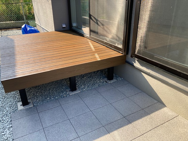 盛岡市の現場　外構工事
ウッドデッキ施工。これからステップも施工します。
　
